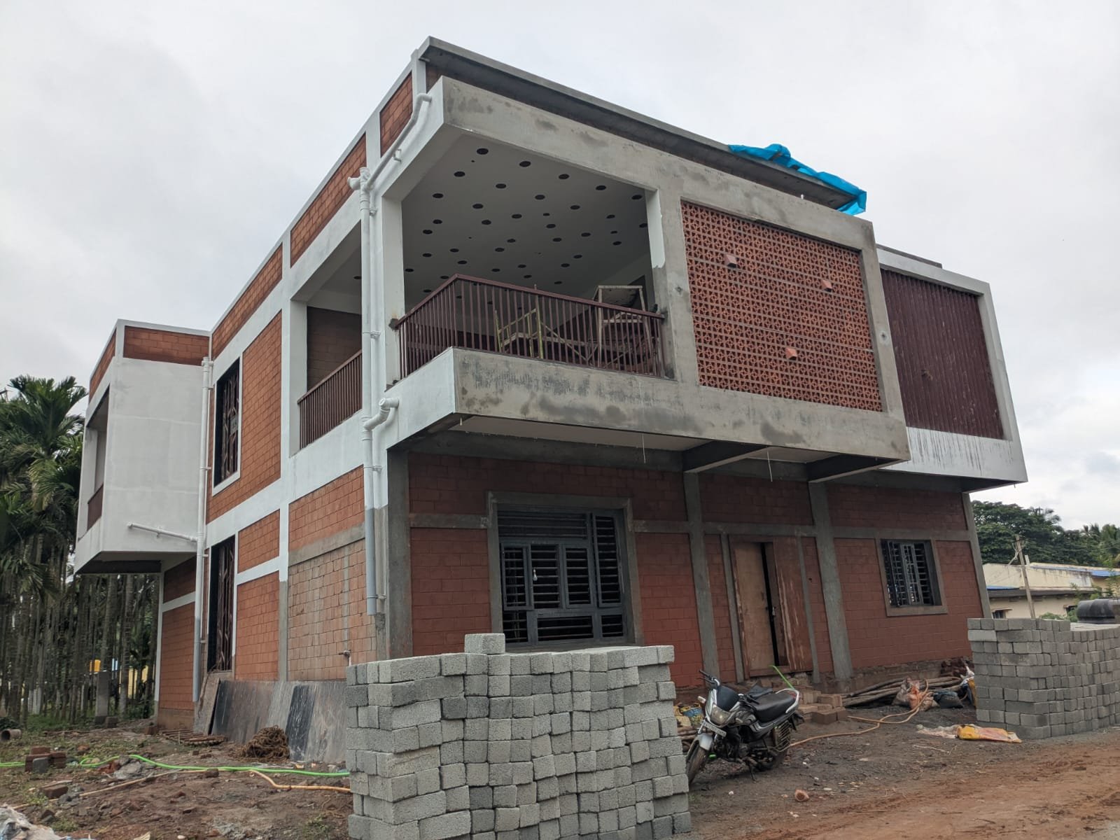 Interlocking Mudblock Construction
